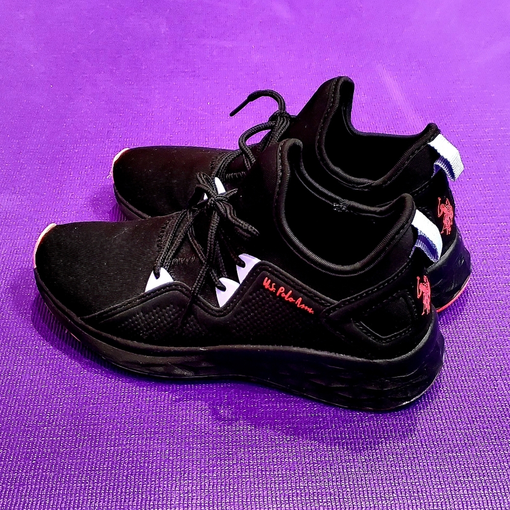 US POLO ASSN BLACK SNEAKERS - SIZE 6M